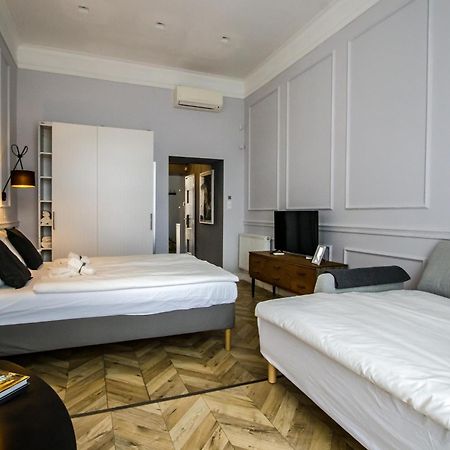 Wilson'S Oktogon Square Suite Apartment Budapest Esterno foto