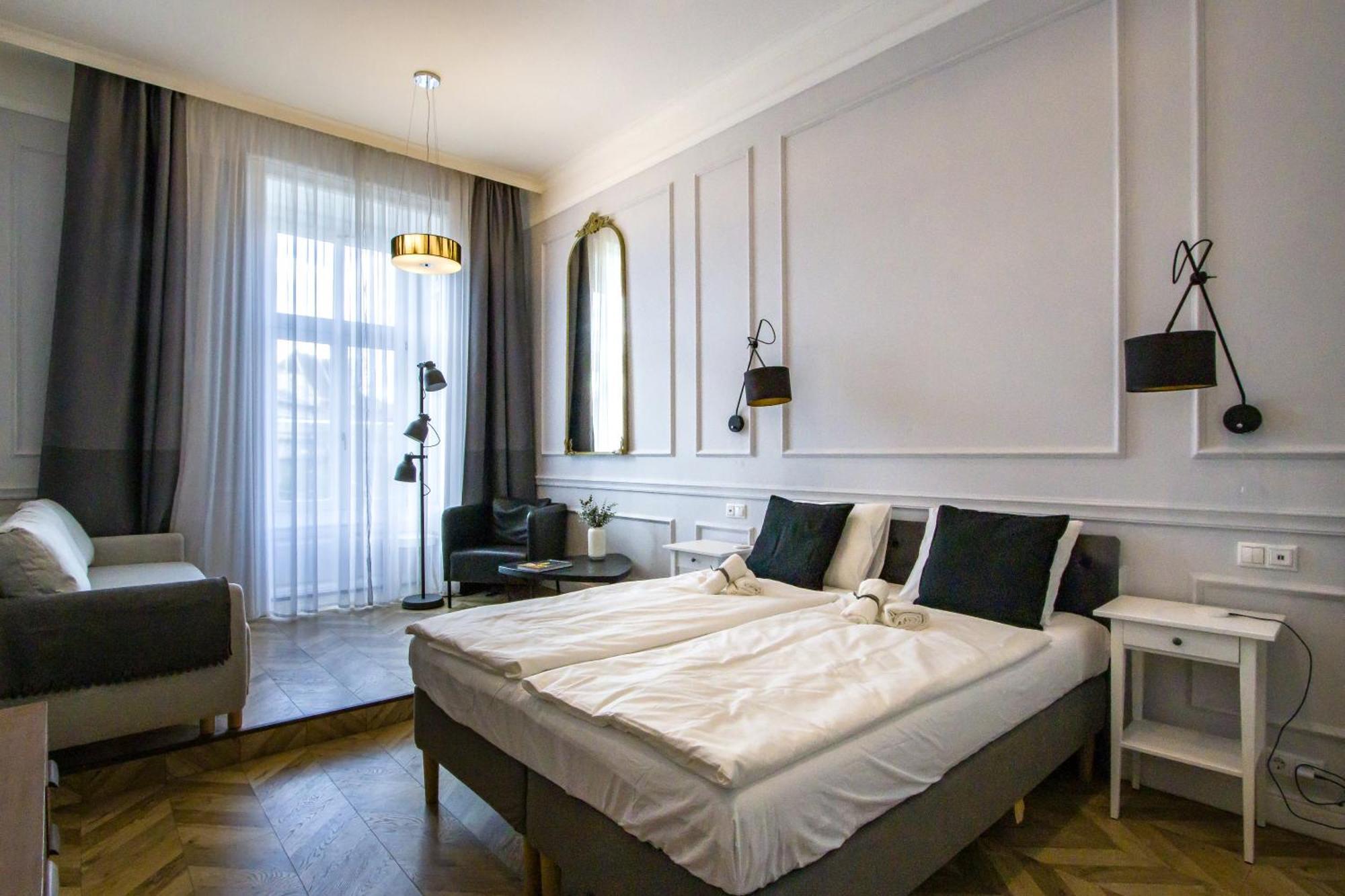 Wilson'S Oktogon Square Suite Apartment Budapest Esterno foto