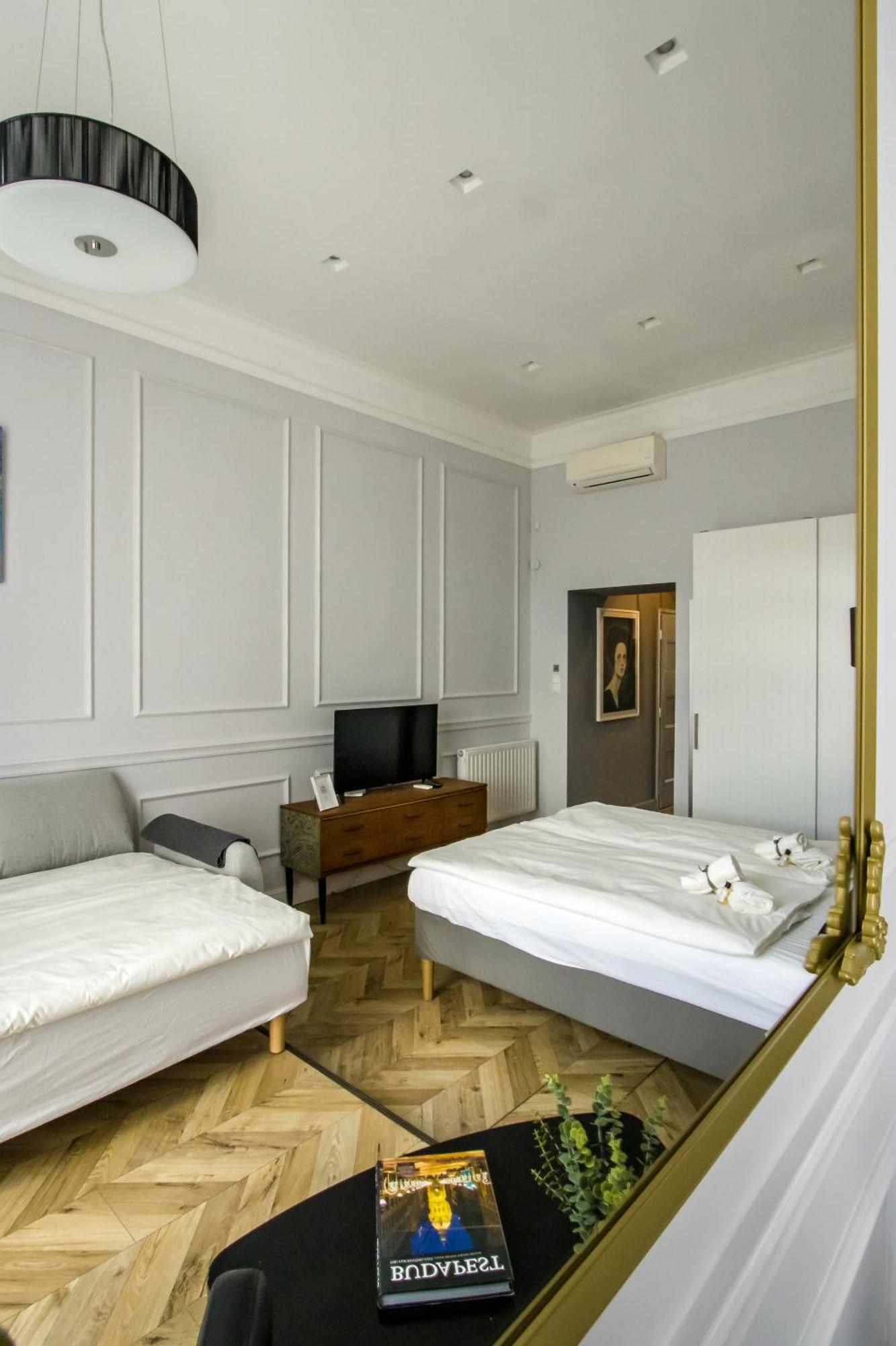 Wilson'S Oktogon Square Suite Apartment Budapest Esterno foto
