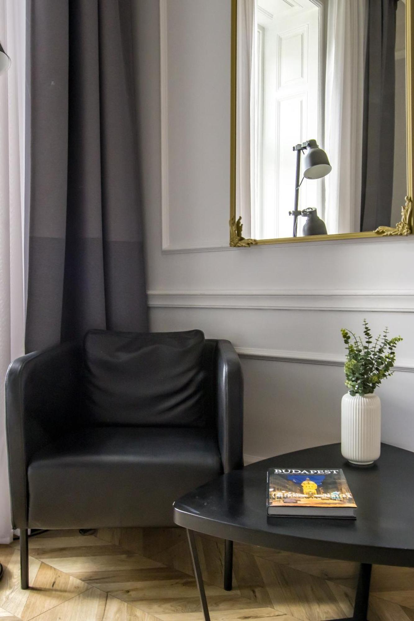 Wilson'S Oktogon Square Suite Apartment Budapest Esterno foto