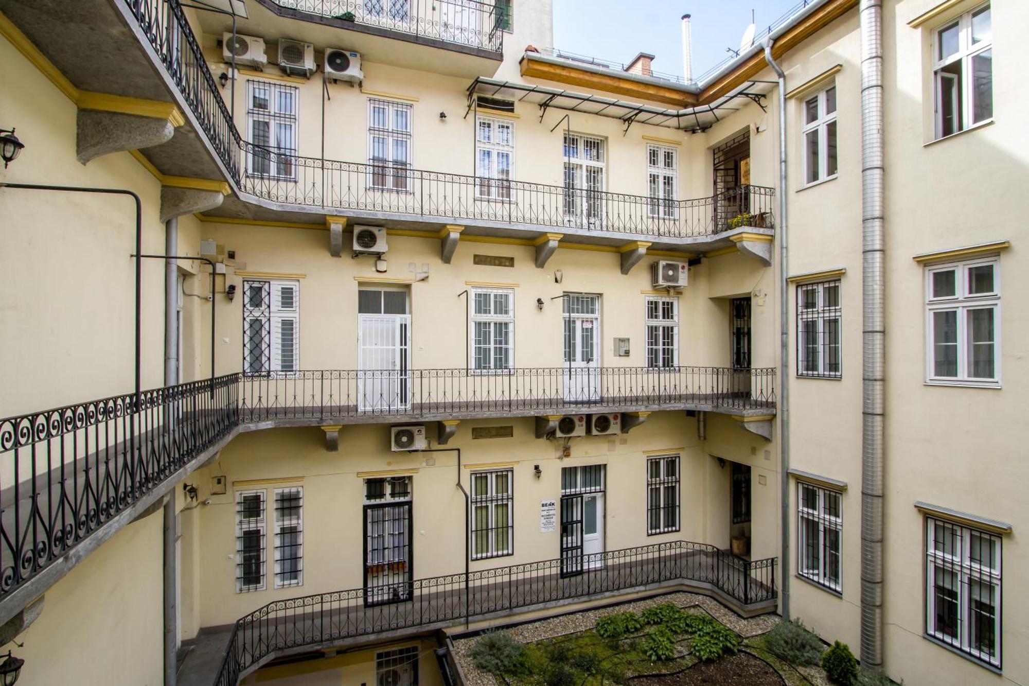 Wilson'S Oktogon Square Suite Apartment Budapest Esterno foto