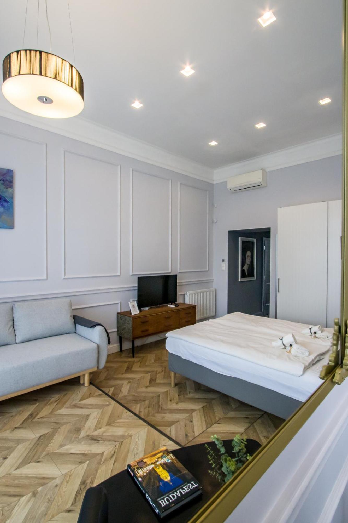 Wilson'S Oktogon Square Suite Apartment Budapest Esterno foto